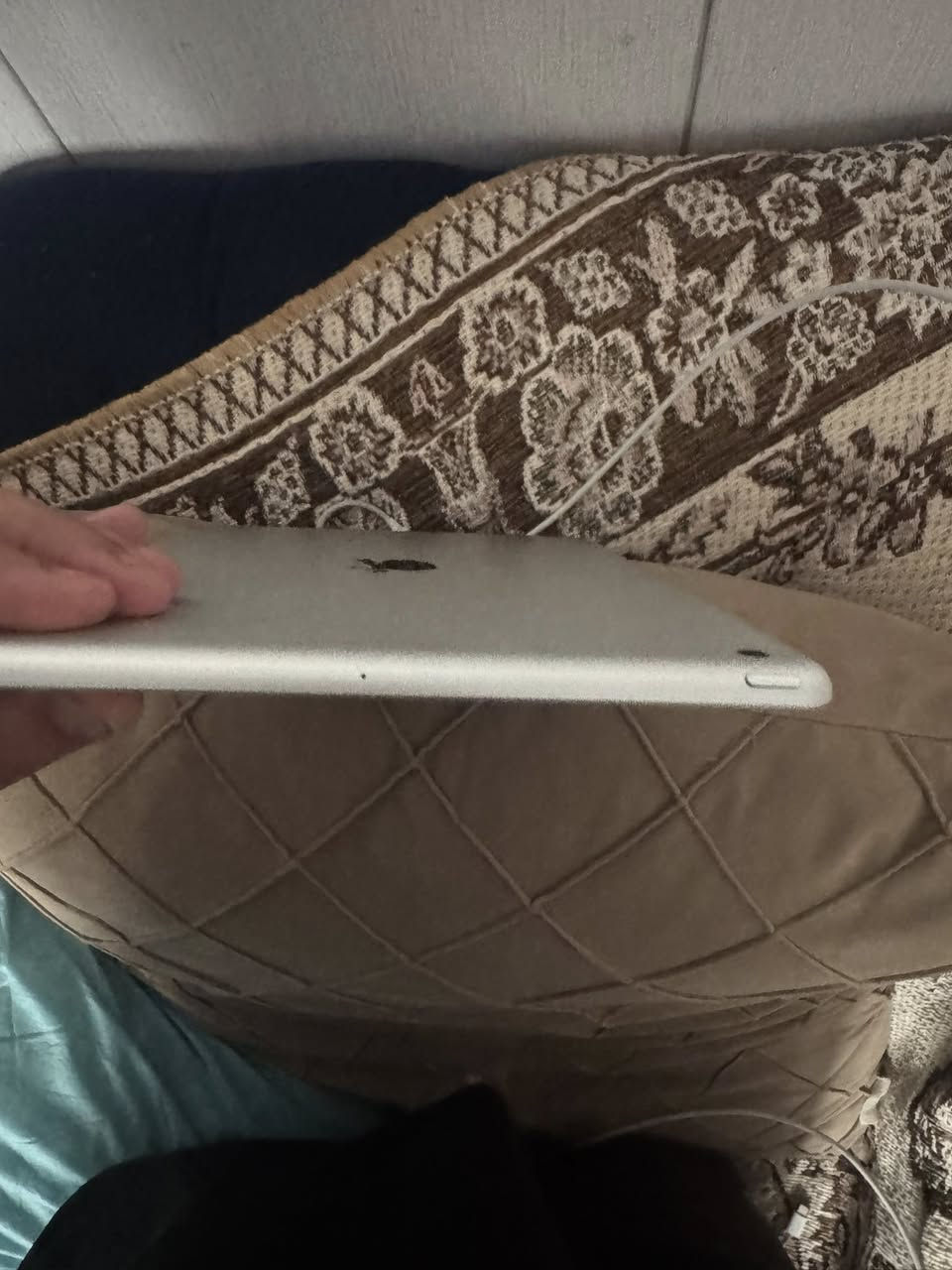 ايباد ٩ مساحه ٢٥٦ جهاز جديد زلغ مابي السعر ٢٢٥ وبي مجال المكان البياع للاستفسار ***********
