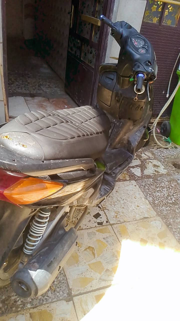 سلام عليكم دراجه سكنس نثيه للبيع دراجه شغاله سلف بس قبق الهندر ما موجود كهرباءيات كله شغاله العنوان بغداد الكماليه اي ستفسار أتصل عل الرقم *********** بي واتساب
