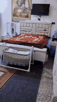 بيت للبيع في منطقه الصافية على الشارع الخدمي داخل الفرع مساحته البيت 240
متكون ثلاث غرف نوم ومع شقه كامله مطبخين وصحيات صارله ثلاث سنوات على البناء ب120مليون وبي مجال ***********
