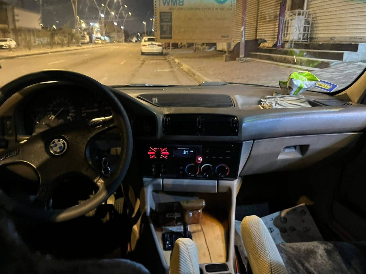 السلام عليكم  بيم اللبيع انه مكلف بل النشر بيه صبغ السياره جاهزه او حلوه مكينه كير كفاله السياره موجوده بل البصره 48 او بيه مجال انتصل عل رقم ***********
