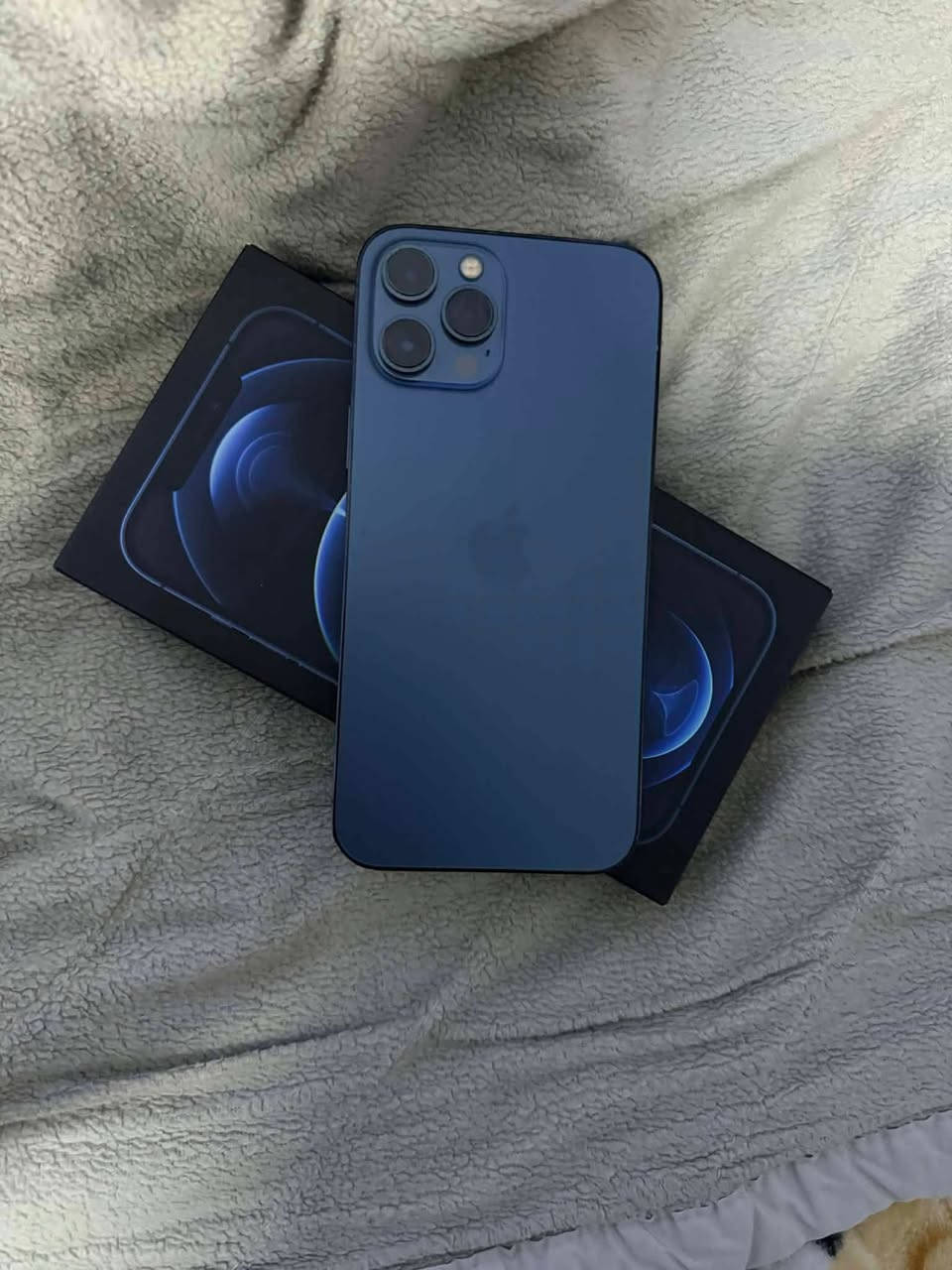 السلام عليكم آيفون ١٢بروماكس دبل سيمكارت zaذاكره ٢٥٦ بطاريه ١٠٠. السعر ٢٩٠ مكاني بغداد شعب 
جهاز جديد كامل ملحقاته كارتونه وكيبل كامل للتواصل ***********ممتواجد عالفيس اتصل
