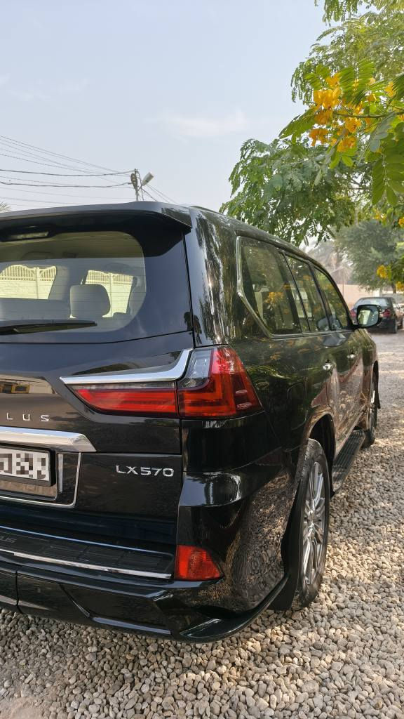 للبيع... 
لكزس 2017  super sport🚀
رقم اربيل (هزة+سنوية+رقم) جديد بأسمي
مكفووووله من الصبغ والتبديل
ماشيه ١٢٠ الف كم 
دواخل بيجي جداً نضيف
السعر ٦٥٠ ورقة مع المجال 
................. 
‏‪***********‬‏ علي الاسدي كربلاء, العراق
