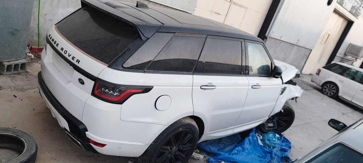 ڕانج ڕۆڤەری2020 ی سپۆرتی فول VIP بێڕەقەم ماڵی مەدەنیو هەمو شتێکی بەشەرت بە دەعم کراوی ئەیفرۆشم سەیارەکە زۆ تازەیەو کەم ڕۆشتوە  پێشتر بێ بۆیاغ بوە مەکینەوشتی هیچ عەزێتی نەبوە نرخی 170 گەڵاو مەعامەلە بۆ زانیاری زیاتر پەیوەندی بکەن بە. *********** السليمانية, العراق
