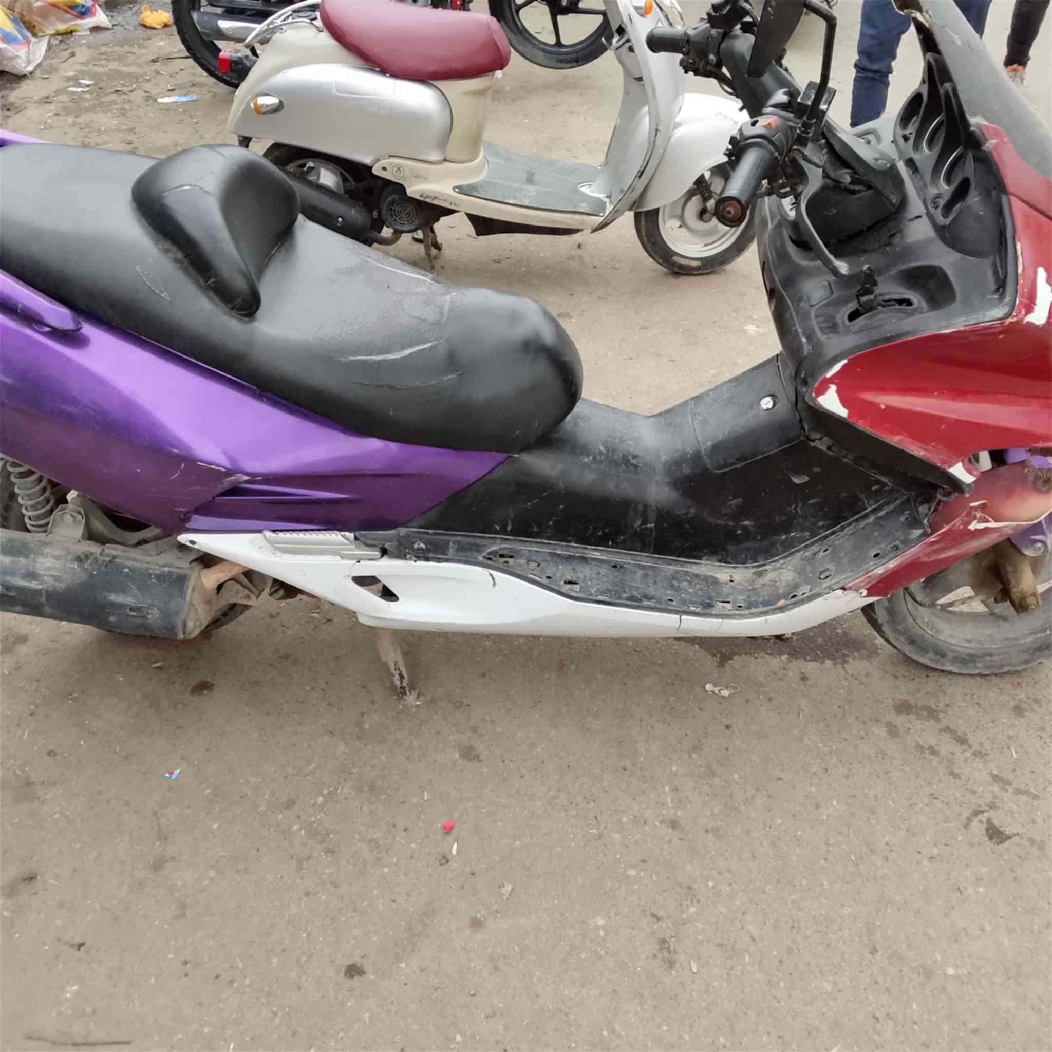 سلام عليكم للبيع فورزة 06شغال كامل كهربائيات كامل شغال نگره سلف مابي اي عيب موديل 2006 سعر 350بي مجال مكاني كركوك متواجد على فيس ورقم***********واتساب متواجد
