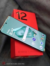 ون بلس 12 • ٢٥٦ • ١٢+٤ رام