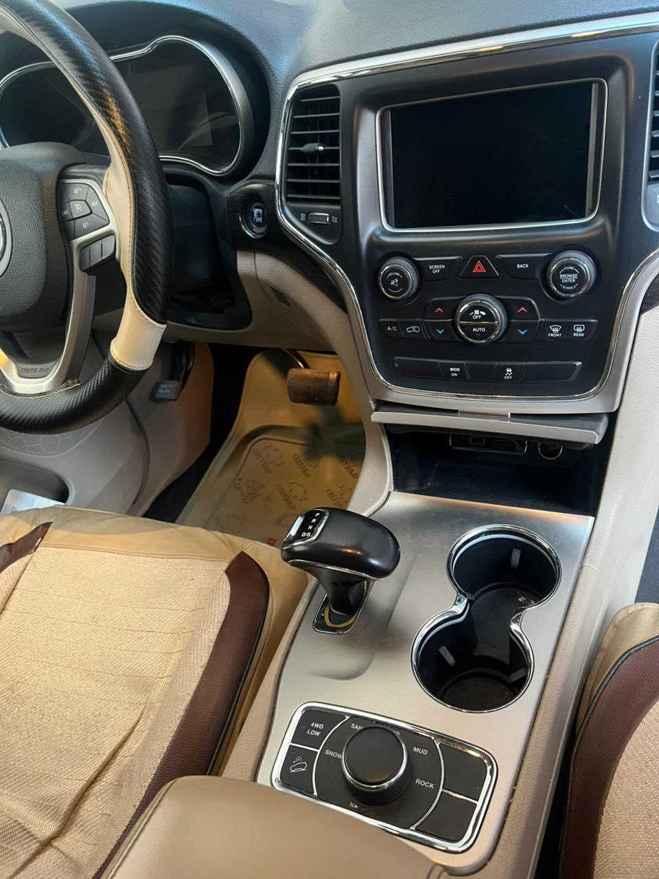 السلام عليكم جيب موديل2014 للبيع مكفوله عدا اربع اصابيع صبغ ب جاملغ اليسار كير ومحرك شرط سنويه مواصفات لمتدد وهزه وقم جديد سعر (215)وبيها مجال
غير متواجد ع فيس لل اتصال ***********
