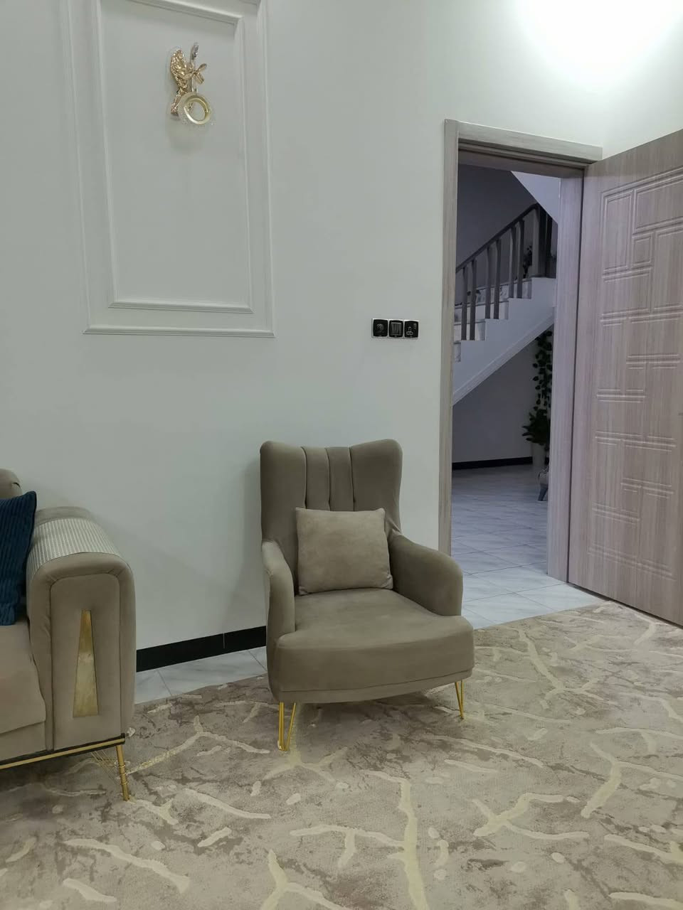 السلام عليكم
ضخم قنفات للبيع العنوان كربلاء 
السعر 700 
عشر مقاعد 
***********
