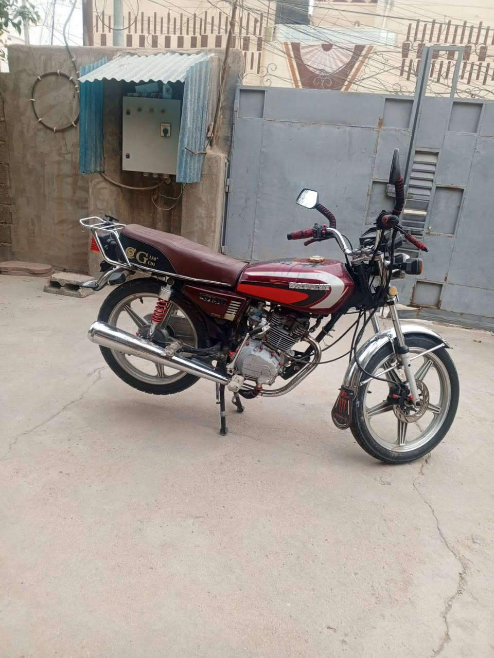 دراجه للبيع السعر 600وبي مجال المكان الرمادي التأميم رقم ***********
