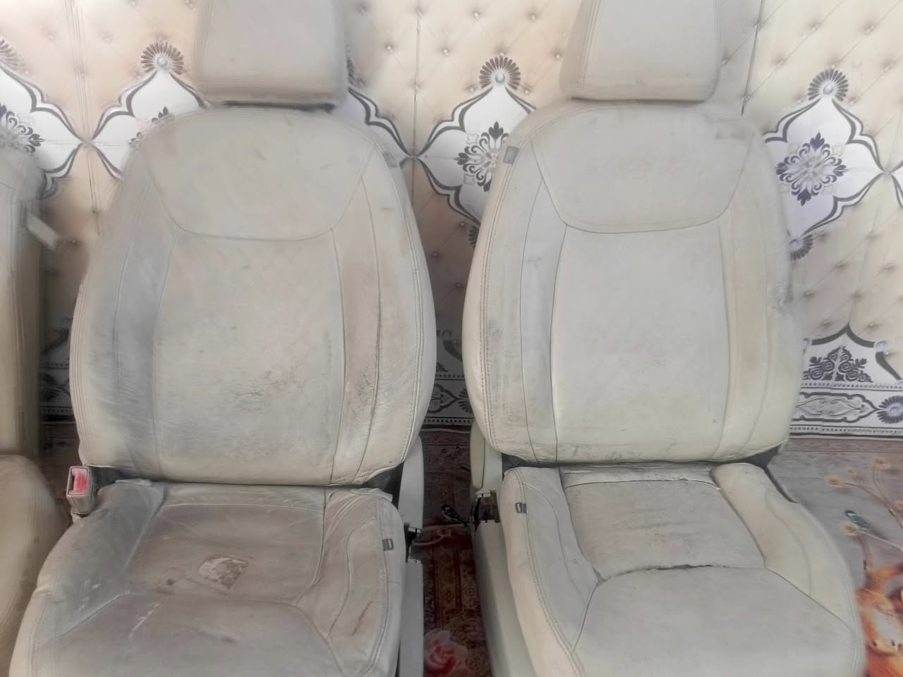 السلام عليكم اخوان كشنات جارجر لون بيجي نظيفات عوزهن بس حمام للبيع السعر 150وبيهن مجال قليل الي يفيدنه يتصل واني خادم ***********
