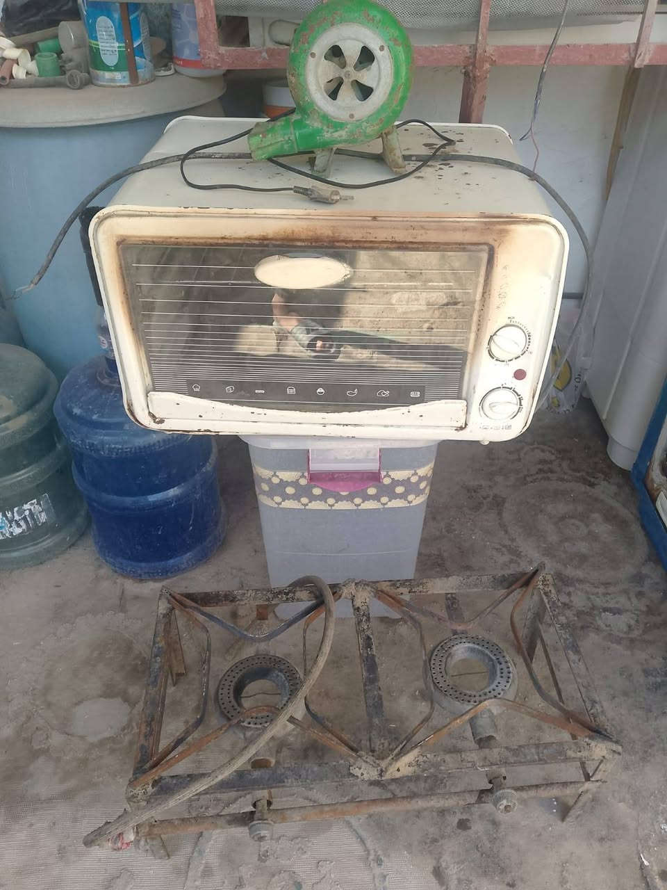 مبرده شغاله سعرها ٦٠ الف فرن وفان ٥٠ الف مشعل ٣٠ الف كلهن شرط الشغل عنواني بصره طويسه ***********
