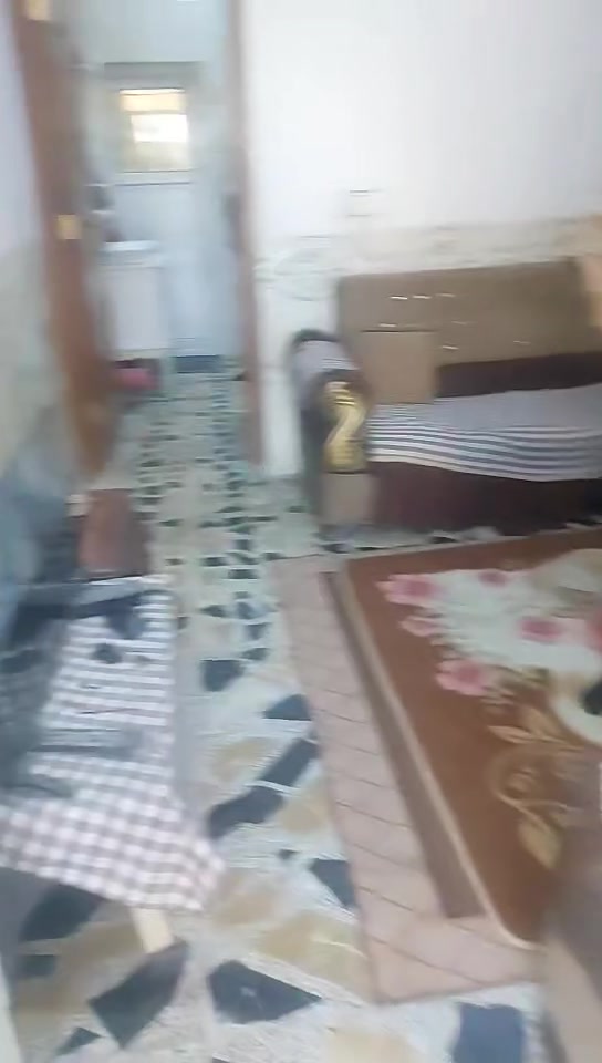 بيت ركن زراعي في منطقة الطي في فرع ام البنين الفرع الخامس من بداية منطقه الطي قبل مجمع حسن الخفاجي..
١. يبعد عن الشارع الرئيسي 30 متر  
٢. عرض الفرع الاول 10 والثاني 12  
٣. يتحوي على طابقين الاول استقبال ومطبخ بارد حار وحمام مشترك 
٤. الطابق الثاني غرفتين نوم وحمام مشترك
٥. بيتونه كبيرة في الطابق العلوي وسطحين
٦. منظومة كامرات مع خزانين ماء مع مطور ماء  
٧. خط ماء اساله صافي ومستمر بدون انقطاع + بير 
٨. السعر (155) والي يكول غالي وجاي اغني وسعري خيالي على عيني وراسي خل يجي ويشرفني النزال ويشوف مكان البيت وموقعه ونضافته ويقارن باسعار المنطقه  واني بخدمته وخلي يشوف الشارع من تمطر الدنيا وتفيض الطي شارع مالته شلونه 
 الاتصال على الرقم (***********)
