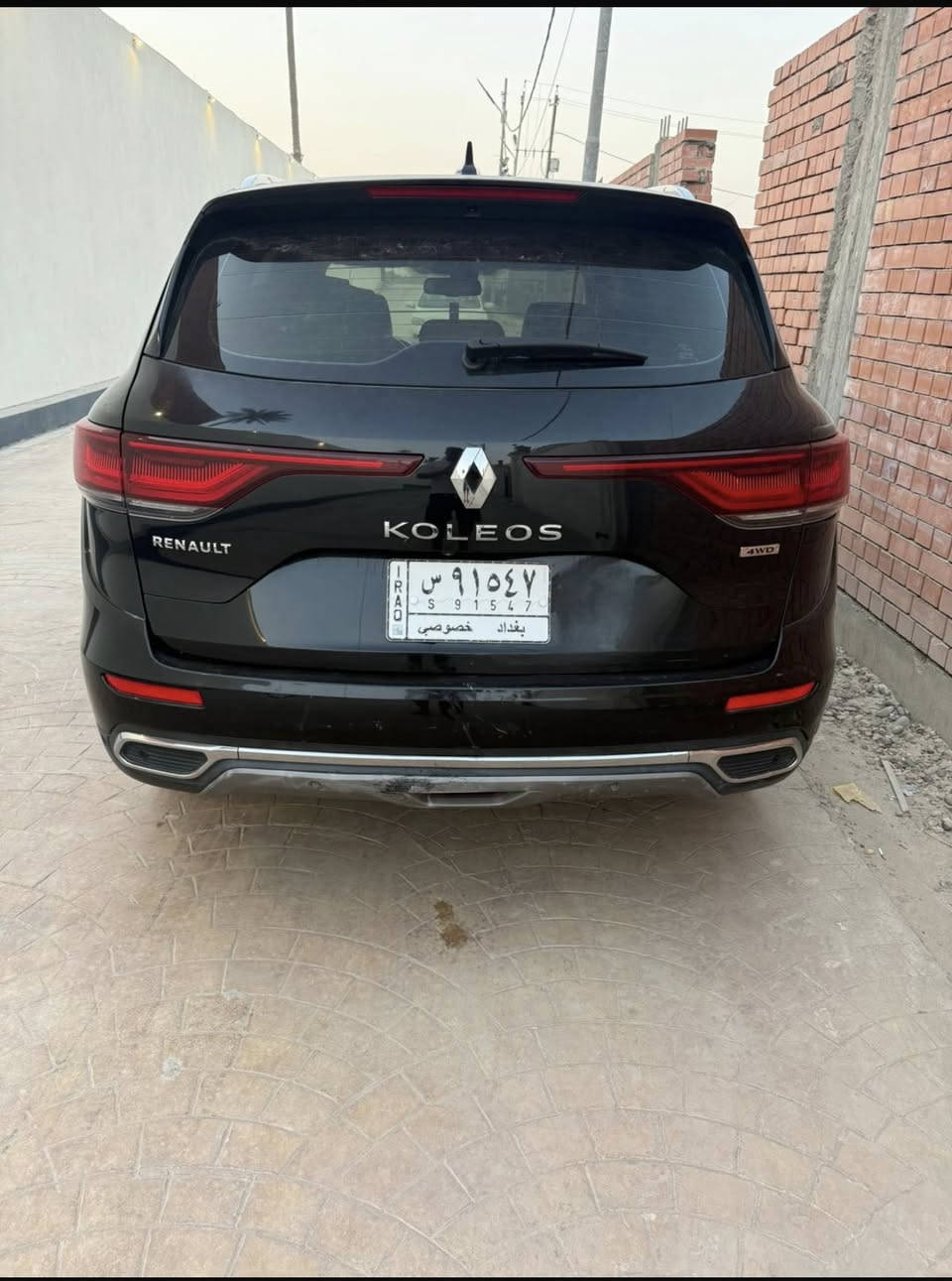 السلام عليكم
للبيع رينو كوليوس 2022 رقم بغداد فول مواصفات مطلوبه للمصرف استقطاع الكتروني اسوي وكاله عامه ب السياره ب 27 اتصير حره 

مواصفات السيارة 

 المحرك 4 سلندر  2.5L نيسان ياباني

 ناقل حركة أوتوماتيك 7 سرعات. نيسان

 دفع رباعي 4WD مع امكانيه اختيار فقط 2WD او تلقائي

 مفتاح التشغيل بصمة مع خاصية التشغيل عن بعد

حساسات 360 درجة مع نظام الركن التلقائي للسياره

كامرا خلفية دوارة

مصابيح امامية LED زينون   

 مصابيح خلفية LED 

 ويل كب 19 نيكل

 اشارة في المرايا الجانبية 

 المرايا قابلة للطي تلقائياً

 رادار جانبي (نقط عمياء)

عدد AIR BAG 8

 هاند بريك كهرباء 

 مكابح ABS 

 شاشه باللغه العربيه تدعم اندرويد اوتو وابل كار بلي

 تحكم كامل بالمقود 

 تتسع المقصورة لـ 5 ركاب

مقاعد جلد تبريد وتدفئه للمقاعد الاماميه

 اضاءة led داخل الأبواب 5 الوان

 لوحة العدادات متغيره 4 أشكال

  تبريد مناخين للسائق و الراكب مع تبريد خلفي

 مقابض ابواب نيكل مع زر بصمه

 نظام مانع الانزلاق 

حاملات اكواب مبرده

 سستم صوت BOSS

صندوق كهرباء

فتحة سقف بانوراما

اريل نفيگيشن

المرأة الوسطيه بخاصية تعتيم ذاتي

السعر195$

المكان بغداد الدوره 

***********
