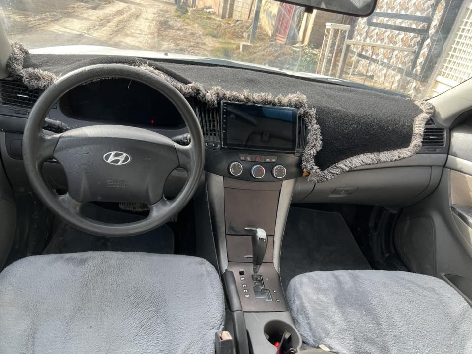 سوناتا موديل ١٠ كصه جنطه بانزين
متومه نكليزي شمالي مكينه ٢٤٠٠
حداديه وتبريد وكير ومكينه كله خير من الله 
سياره كارتون وجاهزه مكاني شطره سعر ٣٨ 
***********
