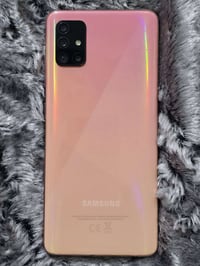 اي 51 • ١٢٨ جيجا/٦ رام • نظافة ٩٠٪