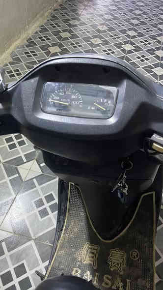 السلام عليكم
دراجه ساسوكي 
محرك 150c
بيه عطل فحمات سلف ما يشتغلن 
دراجه كامله مكمله 
بدون هندر من الشركه 
السعر ب150وبيه مجال بسيط 
مكان حله /مركز قرب جسر بته 
الاستفسار ع الرقم ***********
