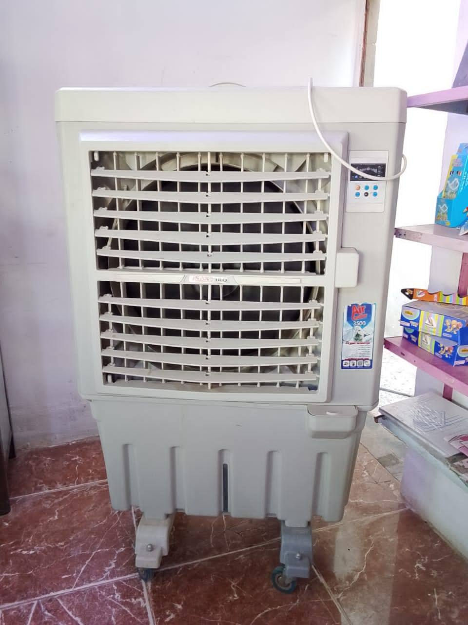 للبيع
كونفيره شغاله ما بيهه نقص ب125

مبرده  حجم 2.5
 ماطور سرعتين
كل نقص ما بيهه  كله مبدل جديد 
ب100
ع الفحص
***********
