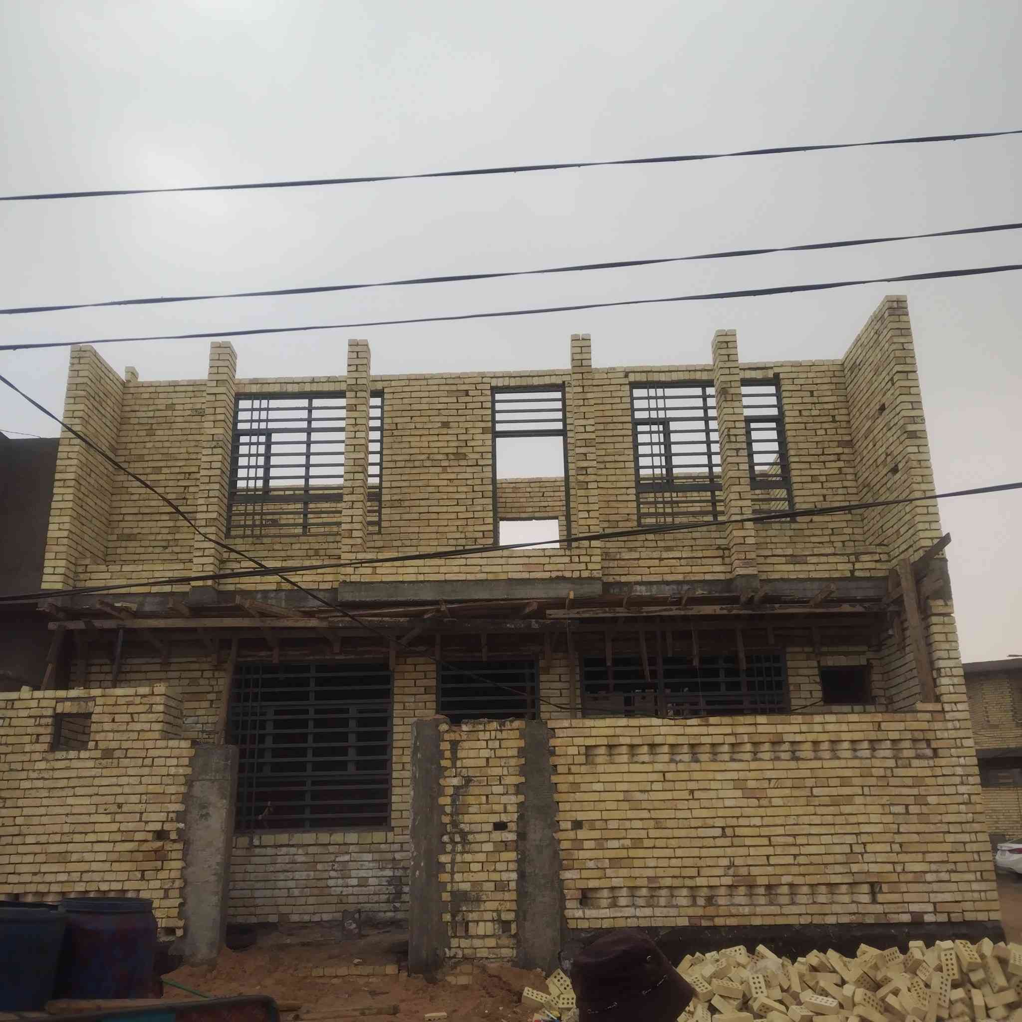 خلفه بنا بلوك طابوك فرمستون من كربلاء متفرغ حالين شغل درجه اوله ***********
