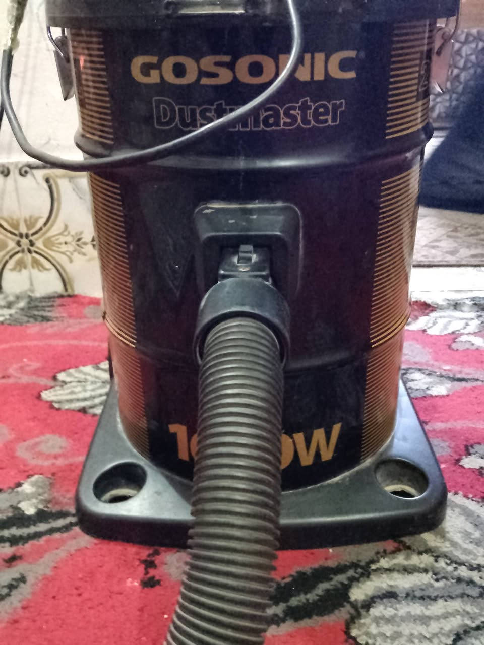 سلام عليكم شباب عدي مكنسه كهربائيه لبيع مكان نجف حولي شغالله شفطه كلش قوي سعره 25 الف ***********
