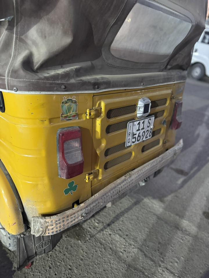 السلام عليكم تكتك للبيع 2018/12/26 رقم انكليزي تحويل ثاني يوم مكفوله من الضربه والصبغ بيها بس الكاعيه الكدام تحتاج تعمير مكينه مكفوله لا تنقيص ولا تبخير السعر 4600 وبيها مجال للشراي *********** مكاني الامين الثانيه
