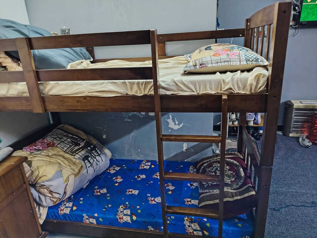 سلام عليكم غرفه جديده  ممستعمله هواي مع جرابي نفرين للبيع ***********
