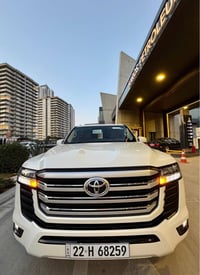 لاندكروزر GXR • ٢٠٢٢ • ٥٧٠٠٠ كم