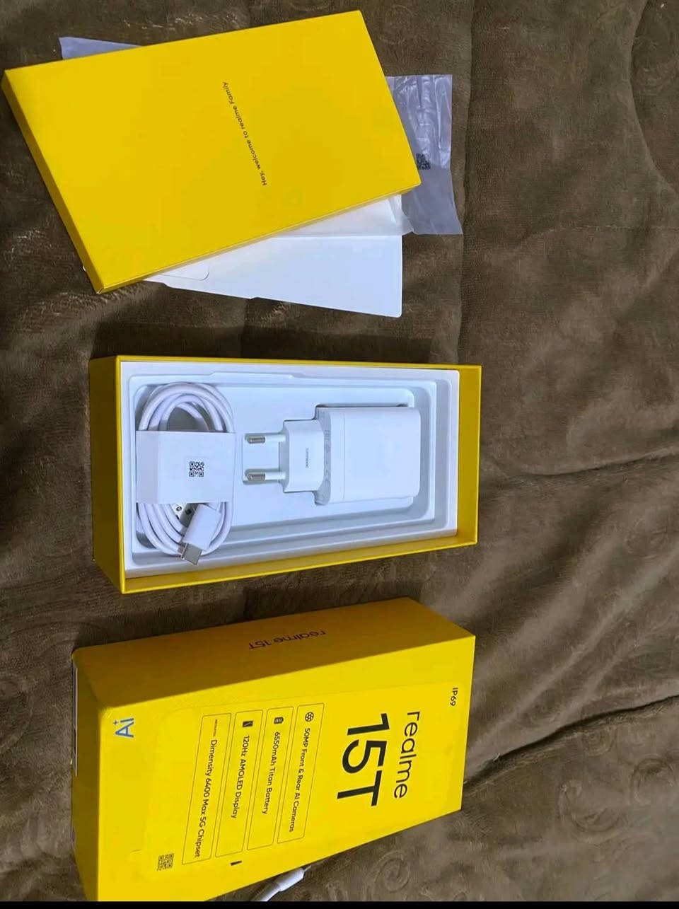 اخر قطعة !!
ريلمي 15t بالكارتون  مع كامل الملحقات 
معالج داركون 
دبل سيم كارد
رام 12 
ذاكرة 256
بطارية تيتان 6550mAh
السعر 410 
هاتف / ***********
