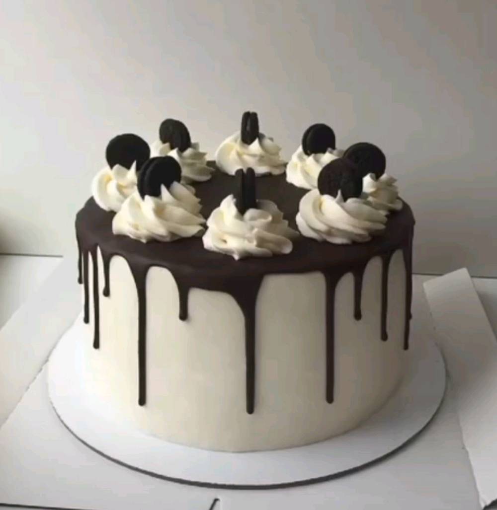  متوفر كيك ب جميع الاحجام
بغداد بلديات يوجد توصيل
الاسعار تبدأ من 10 فما فوق
للحجز ***********