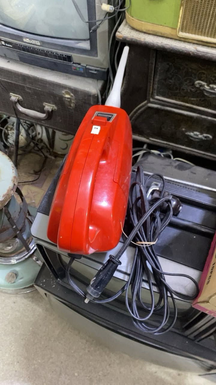 مكنسه كهربائيه نشنل ياباني اصلي قديم للبيع ***********
