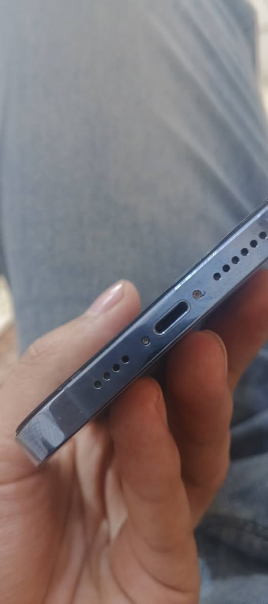 📱 للبيع iPhone 13 Pro Max - 128GB

الجهاز شغال طبيعي واستخدام يومي، سيم كارت واحد .الاتصال والشبكات طبيعي، ووايفاي 5G يشتغل بدون مشاكل.

الملاحظات/العيوب:

زر الباور عطلان

الشاشة مبدلة

البطارية مبدلة

وايفاي 2.4G نطاقه ضعيف (لازم تكون قريب من الراوتر)، أما 5G طبيعي

✅ الكامرات شغالة✅ الأداء طبيعي✅ الشبكة والاتصال طبيعي✅ Face ID شغال

للبيع او المراوس المكان: بغداد الامين الثانيه


**إذا كنت صاحب هذا الإعلان وتريد حذفه لأي سبب، رجاءا أرسل رسالة إلى الدعم الفني**