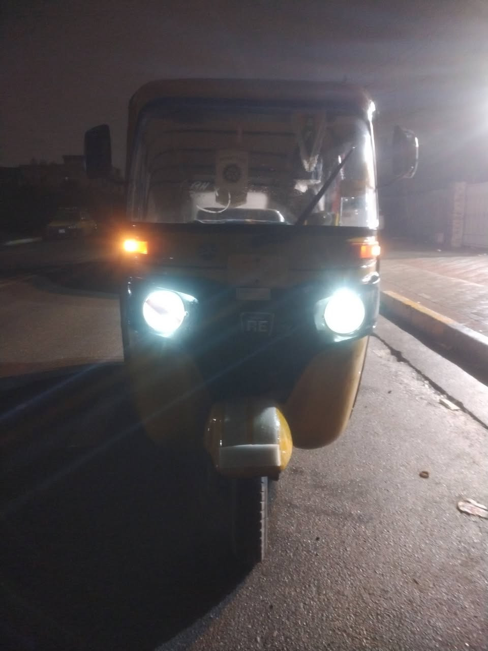 سلام عليكم تكتك 21كامله تخم تاير جديد تخم تايرات جديد تكتك كامله كبل للشارع رقمي وتساب وخط متوفر***********
