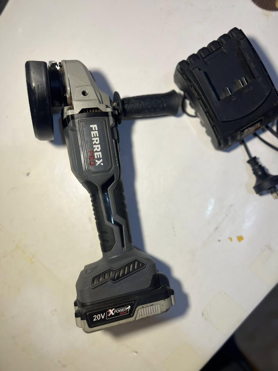 سلام عليكم :: كوسره برشلز ماكره فيريكس الماني مع بطاريه وشاحنه 55 الف


**إذا كنت صاحب هذا الإعلان وتريد حذفه لأي سبب، رجاءا أرسل رسالة إلى الدعم الفني**