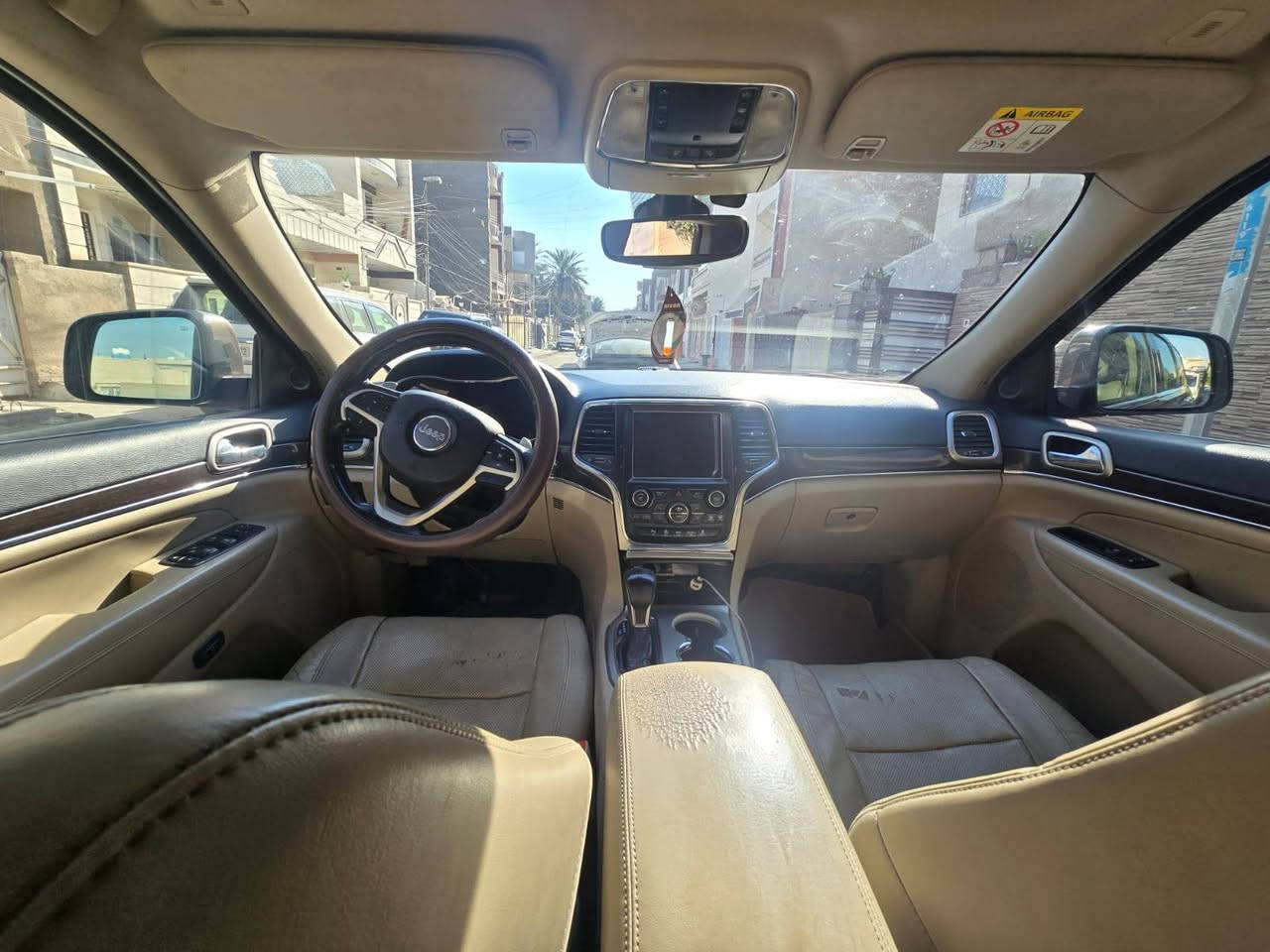لمتد فول الفول 
رقم بغداد مميز ,,,مكفولة من تبديل اي قطعة ومكفولة من الصبغ
تخم تاير ودسكات وباتري كلة جديد
بيها ملاحظات بارد وتكحيل بالكارت 
مبدل بساتم 2014 يعني ترتاح من مشاكل المحرك+ بيها منظومة غاز اضافة ايطالي
سيارة جديدة جدا وعلى ايد وحدة لتقارنها ويا المهجومات

مكانها شارع فلسطين
*********** واتساب

