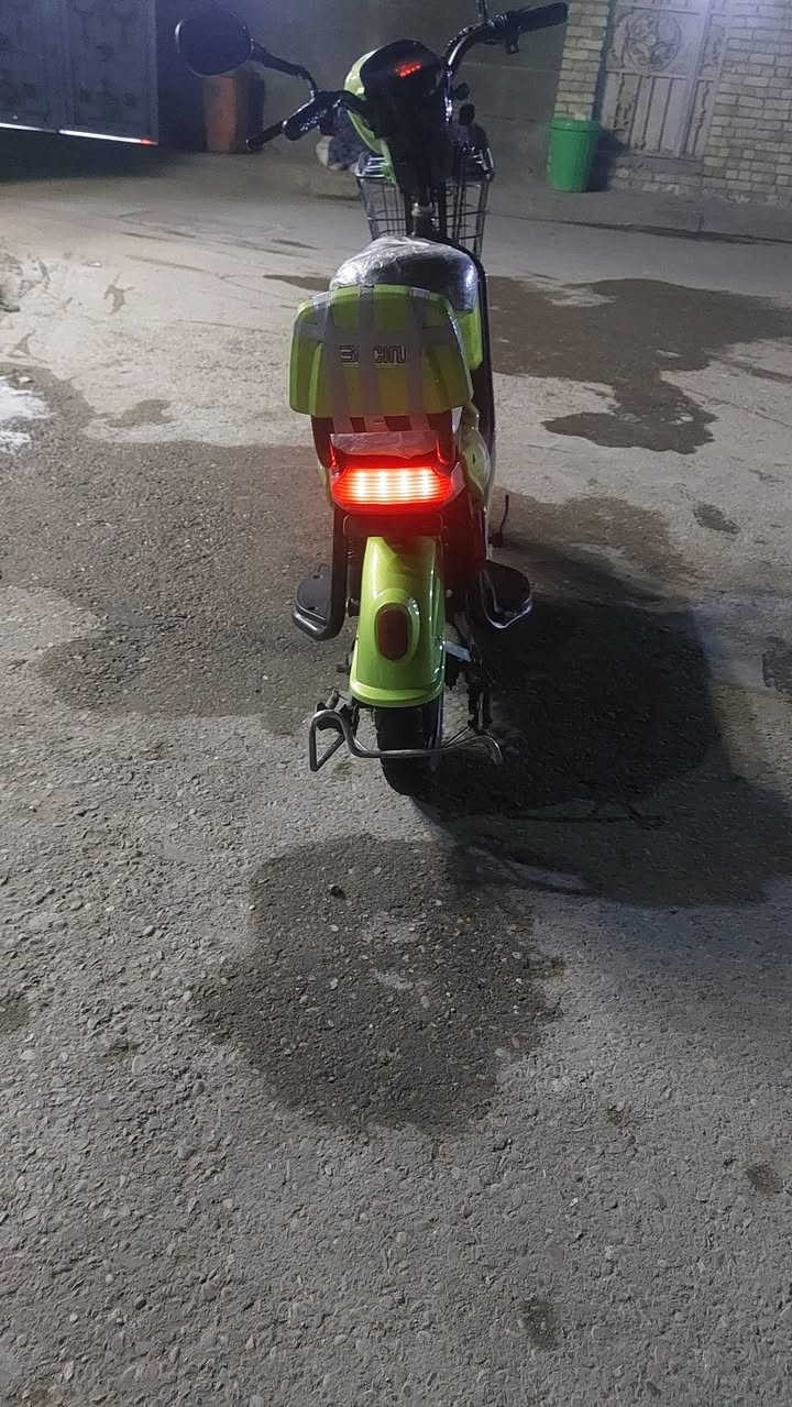 دراجة شحن للبيع حجم ١٤ نضيفة والسعر خاص ***********
