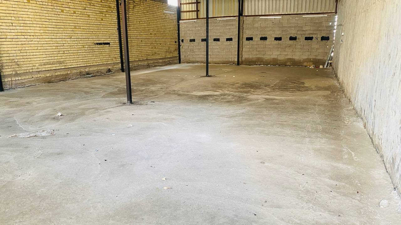 السلام عليكم
مخزن للايجار المساحة ٢٠٠ متر مربع  العنوان حي دجلة خلف ماركت لارين للاستفسار الاتصال على الارقام *********** ***********
