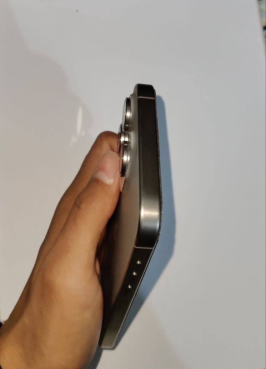 سلام عليكم
للبيع آيفون 15 برو ماكس 

شرق اوسط دبل خط 

بطاريه 90

كامل ملحقاته 

جهاز نضيف ما بيه شخطه وحده 

و علئ الفحص جهاز لا مفتوح لا ملعوب بيه 

مكاني نجف حي الانصار 

موجود مازنجر و علئ واتساب ***********

السعر : مليون و 100 و بيه مجال
