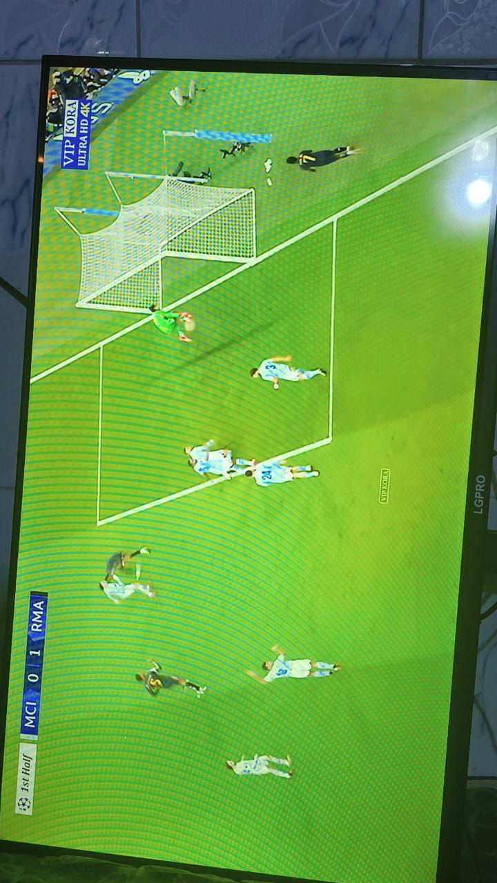 شهر رمضان كريم 
السلام عليكم للبيع شاشة تلفزيون نوعية الجي برو حجم 32 صورتهة دمعة نضيفة كلش بلادية استخدام كلش بسيط تكدر دكول جديدة وياها تفي بوكس يفتح قنوات الرياضة وبدون صحن ويوتيوب وشاهد وسينمانا ونيتفلكس واندرويد 14 بيع مستعجل السعر 120 الف مكاني بغداد جديدة للتصال الرقم *********** بي واتساب
