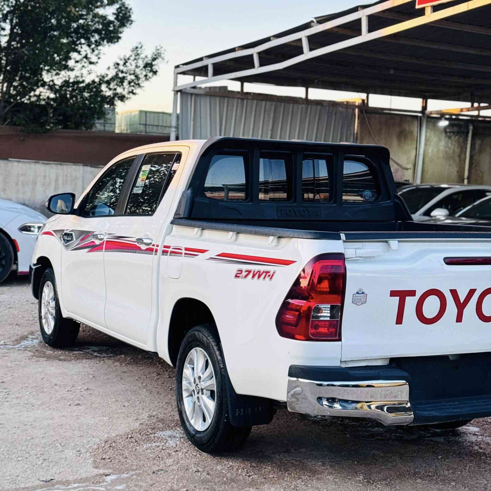 السلام عليكم 
تيوتا هايلوكس 2024 بأسمي تماتيك بيه رشه قطعه وحده بدون معجون ابد بدون عابر السياره جديده وخير من الله ماشيه 45 
#السعر_253 مكان السياره السماوه 
للااستفسار ***********
