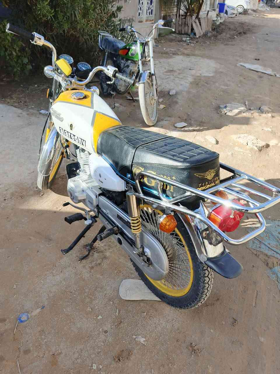 سلام عليكم نامه برو اوراق اصولي غراض كله اصلي مديل21كله اصلي ***********هاذا رقمي رجاءن لحد يصير لوتي براسي الدراجه جديده علا اخر شي خاص ما جاوب
