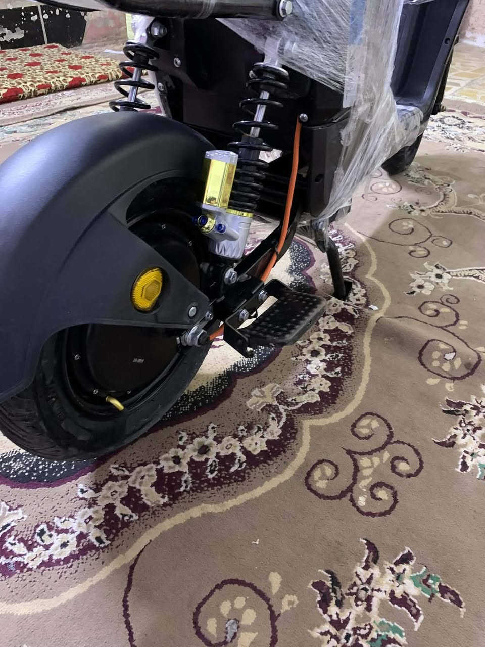 السلام عليكم 
دراجه R9 للبيع فقط
دراجه ٢٠٢٥
دراجه كامله مكمله عده النقوصات الراح اذكرهن بالاخير

لايت عالي ناصي 

دبل اشاره +يمنه+يسره 

بطاريات جدد مستخدمه من ٢ الى٣ اشهر بالباكيت اصليات ما مبدلات 
حجم كبير 32 امبير عدد5
سويجين وبصمتين تشغيل عن بعد +قفل+نضام سرقه+قفل بالستيرن 

هورن عالي 

مثبت سرعه 

بريك امامي بالمكان والخلفي يحتاجله تنفيس 
سرعه ٧٠ على ستان وعلى الشارع ٦٥ حقيقي
شاحنه اصليه تمشيك حوالي ٥٠ كيلو
دبلات امامي خلفي رياضي

النقوصات: كسر بالكفر يم البطارات ويم الصفح مال الستيرن
البك لايت يخربط 
اليده مكسوره مال البريك الخلفي 
جوزه مكسوره مثل ما موضح بالصوره

 والسعر 350 قفل

مكان بغداد المشاهده
او مراوس بايفون


**إذا كنت صاحب هذا الإعلان وتريد حذفه لأي سبب، رجاءا أرسل رسالة إلى الدعم الفني**