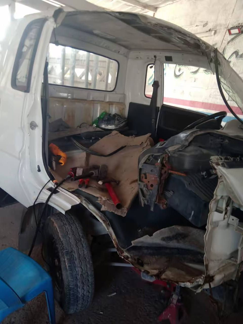 اي شخص يحتاج سمكرة صبغ يدلل شرط يكون الشغل شركة العنوان بغداد الدورة مدخل البعيثة ورة سيطرة الهواشة ٣٠٠ متر على اليسرة اول فرع بالبداية بجانب شركة شانجان للصيانة محل البراق سمكرة وصبغ السيارات الحديثة علاء أبو أوس ***********
