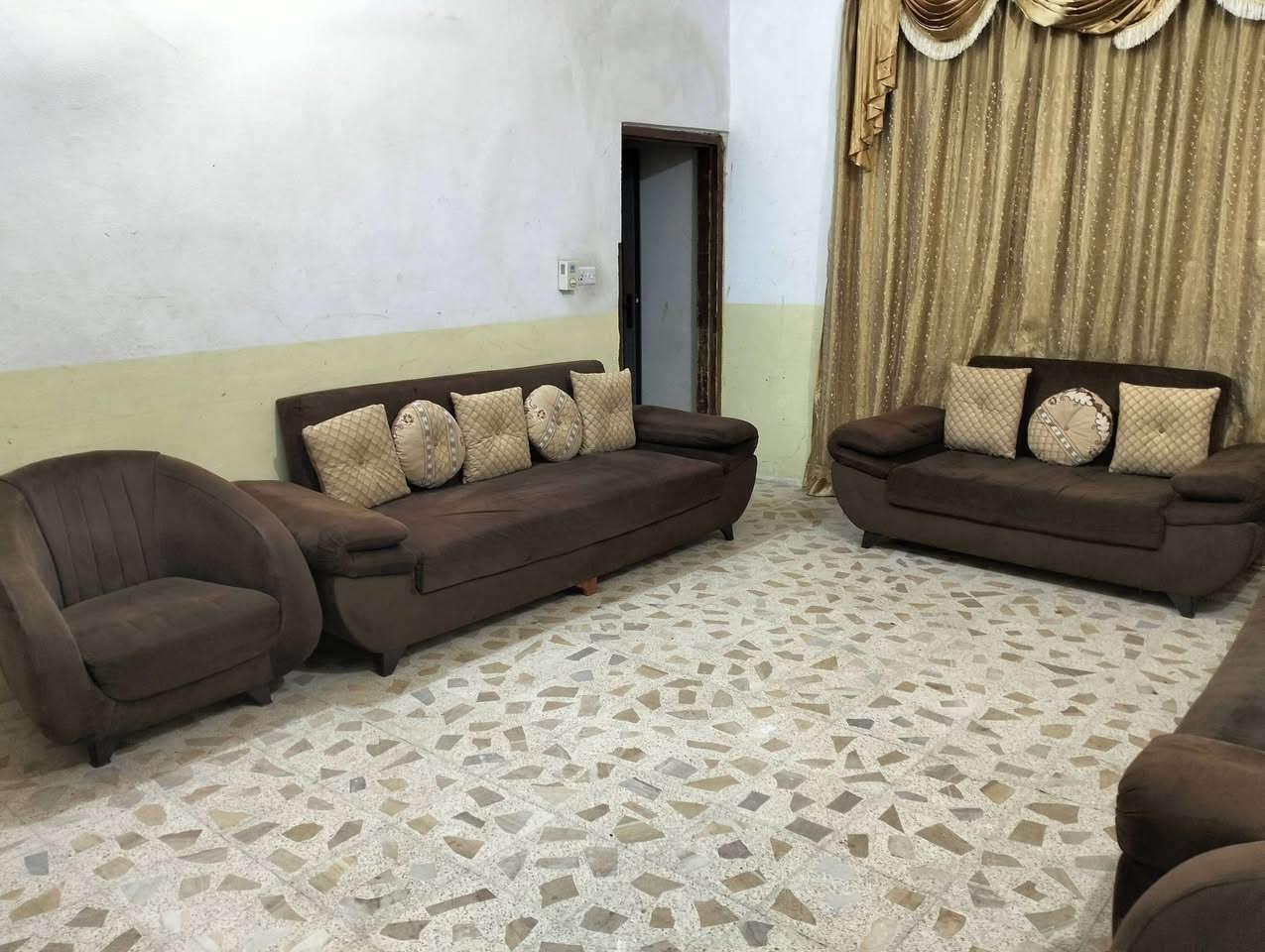 تخم تركي ابو مخزن ويصير جربايه كلش نظيف 10نفرات مع فرشات واكوشات كامل مكلف بلنشر والشراي يتصل بالرقم ***********المكان بعقوبه بهرز
