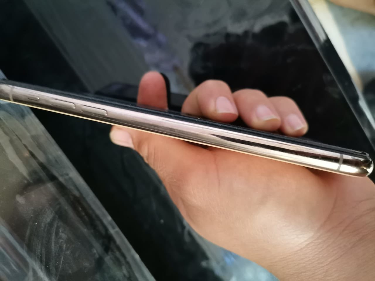 سلام عليكم اخوان موبيل آيفون 11برو ماكس   نضيف بمعنه الكلمه بطاريه 81بلاديه ما محدث فقط مبدل بي شاشه تفصيخ خوان اصليه يعني السعر 400الف رقمي واتساب***********ذاكره512M
