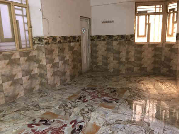 شقه سكنيه طابق اول للايجار بسعر 225 
تصلح ان تكون اقسام داخليه

الشقه تتكون من : غرفه + صاله+مطبخ+ صحيات 

بناء درجه اولى وجديد 

ويتوفر فيها خدمات : خط مولد ذهبي + سخان ماء + ماطور ماء وخزان + كاونتر وطباخ + كامرات

تتوفر في المنطقه جميع الخدمات

ملاحظه: نعتذر عن الايجار لغير العوائل الصغيره

العنوان: كربلاء حي للغدير - بدايه ركن حي الغدير ، سايدين ساحتات التارتان ، قرب اساله ماء العتبة

وتتوفر في المنطقه جميع الخدمات  

للستفسار ***********
