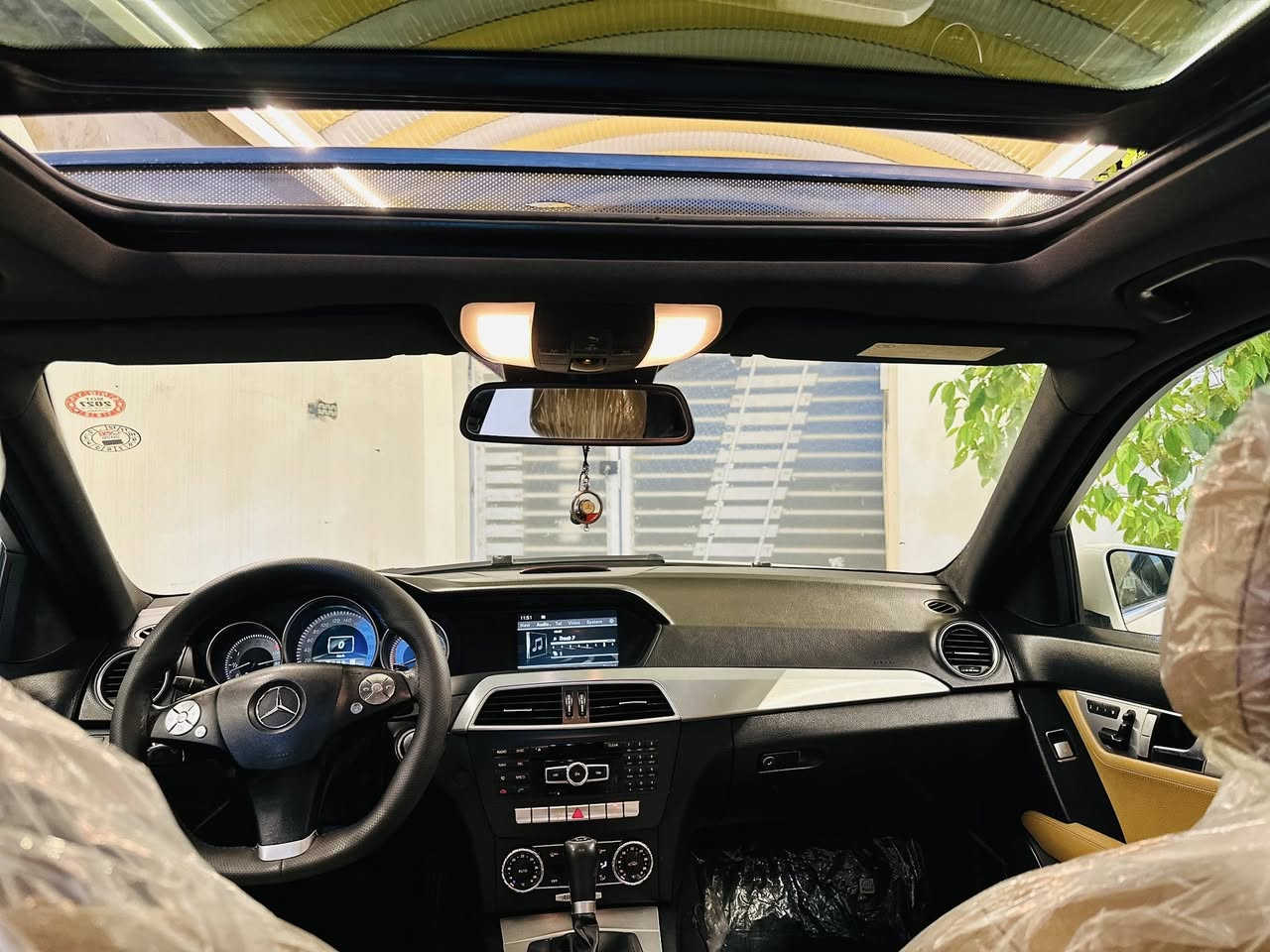 Mercedes-Benz C200 2012
-------------------------------------

#السعر : 134$ وبيه مجال بسيط

#رقم الهاتف :*********** /*********** 

#رقم السيارة : اربيل  

مكان السيارة : واسط/العزيزية 

-------------------------------------

سلام عليكم 

 للبيع  مارسيدس C200 موديل 2012 رقم اربيل سيارة خليجية   وكاله اربيل مكفولة بدون ضربة بيه صبغ قطعتين بدون دواخل سيارة فول مواصفات 

1_ بصمة تشغيل + ابواب 

2_محرك  +كير  مكفولات ⁦⚔️⁩

3_تبريد قطعتين+ثلاجة⁦❄️⁩

4_كروز سرعة🔒 

5_ داخل مشمشي بلادي ⚔️⁩

6_مراية داخلية+جانبة عاكسة ⁦🔍

7_تحكم ستيرن ⁦⚔️⁩

8_مري شفط 

9_انظمة قيادة  +سبورت + طبيعي 

10_انارة ترحيب💡 خارجية وداخلية ⁦⚔️⁩

11_شاشة اعطال

12ستيرن كهرباء  

13_ويل 17 بلادي +تخم تاير جديد   💡

14_جام اخضر ⚔️⁩ 

15_صدر امامي خلفي جديد

16_بردات خلفي 3 

17 دركة حرف D

18_لايت داينمك LED 

19_كشنات كهرباء +خزن ذاكرة 

20_بانوراما 

21_حساسات امامي خلفي 

22_كاميرا خلفية   

 

-------------------------------------
