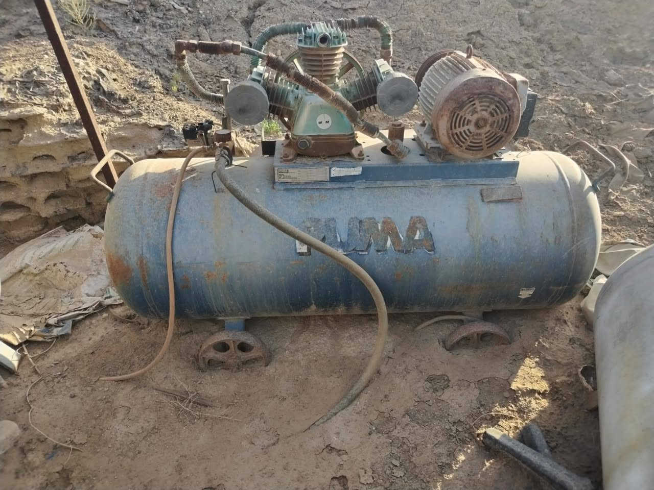 للبيع كمبريسر  السعر 700وبيه مجال


**إذا كنت صاحب هذا الإعلان وتريد حذفه لأي سبب، رجاءا أرسل رسالة إلى الدعم الفني**