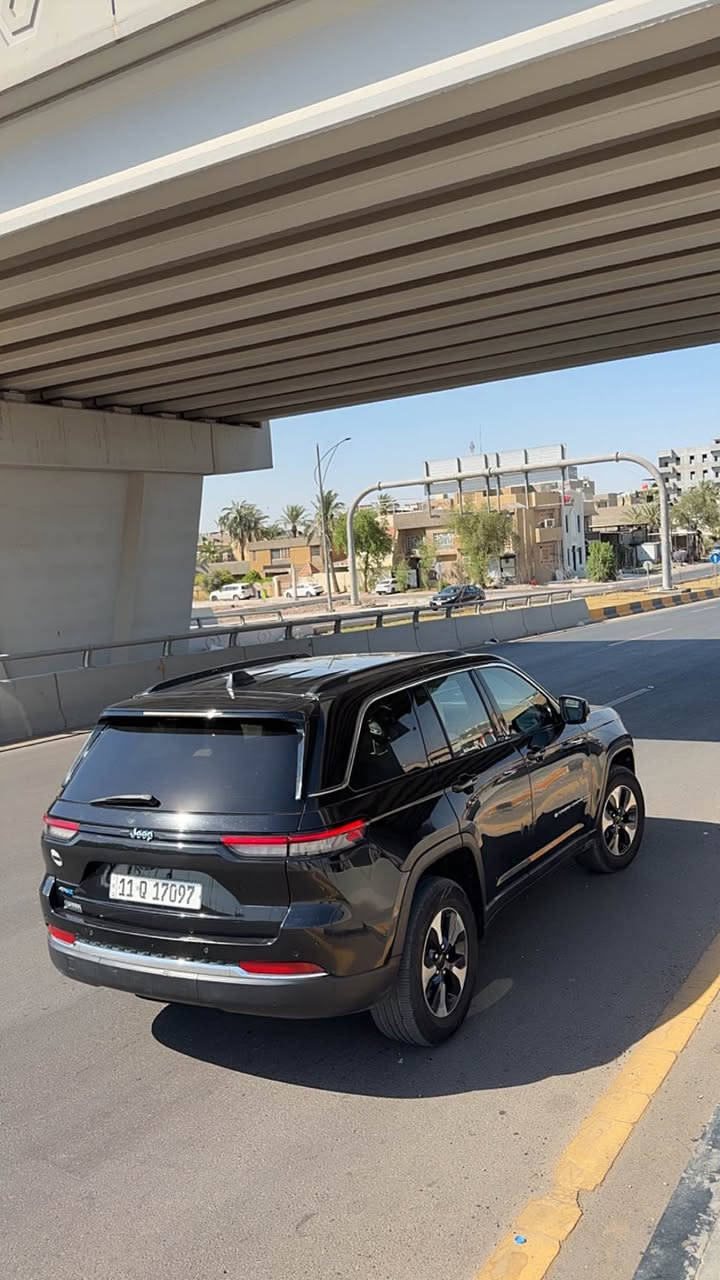 السلام عليكم جيب كراند شيروكي 2023  4XE وارد امريكي
           
                 Jeep Grand Cherokee 4Xe 2023 2.0L

         حجم المكينه : 2000  تيربو + هايبرد + بلك ان 

المسافة المقطوعة : 31 الف ميل

حادث السياره : 3 قطع صبغ مع تكحيلات بسيطه 
                         

          حالة الايرباك : سليمه بدون ايرباك

#مواصفاتها

1.بصمه

2.ستيرن تدفئه

3. تشغيل عن بعد

4.شاشه راكب امامي 

5.كشنات جلد بيجي مميز 

6.كشن السايق ميمري

7.كشنات كهرباء وتدفئه كلهن

8.صندوك كهرباء

9.حساسات خلفيه

10. قطع تبريد 

11.اشاير بالمري

12.رادار امامي

13.رادارات 360

14.ثلاث وضعيات قياده

15. بنوراما فتحتين

16. كير ماوس

17. نظام منحدرات

18. هيترات بالكشنات 

19.ويل كب كروم

20.لايتات لد

21.بكلايت لد

22.كشافات

23.بصمة ابواب

السعر :  258 و بيه مجال بسيط 

السياره جديده وع ايدنه 
مكانها بغداد شارع فلسطين وياها شاحنتين

رقمي *********** بغداد, العراق

