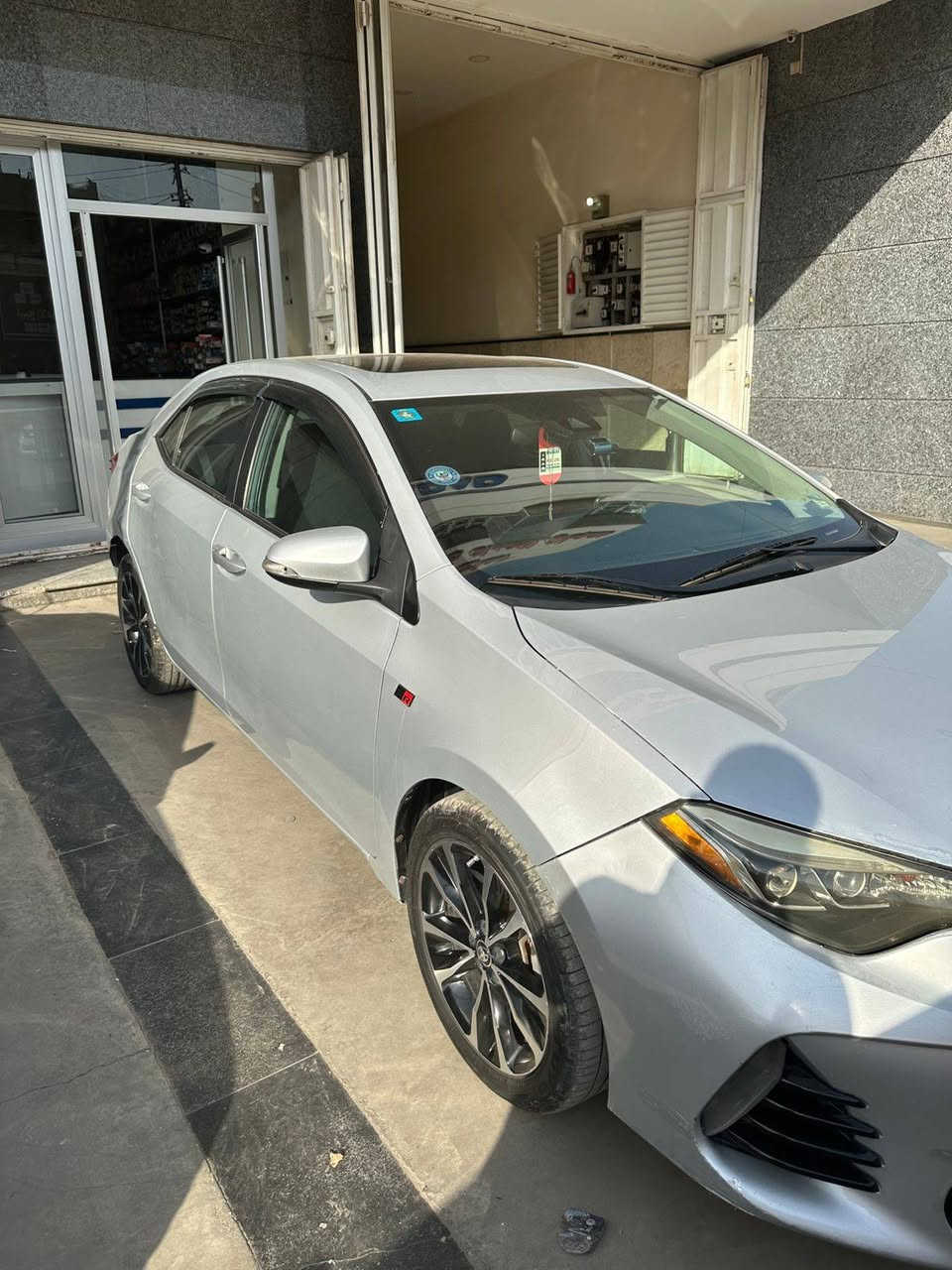 السلام عليكم تويوتا كورلا Se 2018 وارد كندي 🇨🇦 

المواصفات : بچم قرش
. سلايد طكتين 
. بصمة تشغيل + ابواب + صندوك
.رادار
. تحديد مسار و تنبيه الخطوط البيضاء عند الانحدار
. توقف اجباري ( مانع تصادم )
. هيتر مري 
. شاشة جبيره لمس + بلوتوث + منافذ Auxو usb
. شاشة اعطال وسطية
. مكينة 4 سلندر. 1.8 
.كامرة خلفية 
.كروز مثبت سرعه 
. مري كهرباء
. جام 4 كهرباء
. دشبول تحكم بالتبريد بيانو 
. اشاير بالمري 
. كشفات نهارية + ليد نهاري 
. لايت زنون 
. تحكمات ستيرن جهتين 
.شفتات ستيرن
.. (السيارة بدون ايرباك )
وبعد بيه هوايه سوالف تبريد ثلج هيتر تدفئه شغال 
  صدره 85‎%‎ عليه ادامه قبل شهرين سيارة نصبته حلوه ومرتبه  رقم بغداد سنويه وهزه كله جديد

الضرر : سيارة بيه بارد بالبند ول جاملغ صفحة السايق بدون صبغ  وبيه باب الخلفي مبدل وصبغ بهلال الجاملغ 

السيارة بيه رش من امريكا جاملغات خلفيه وصندوك مثل ما موضح بالسونار

السعر :140 وبيه مجال للشراي 
عنوان الانبار رمادي 
للاستفسار ول تواصل :***********
