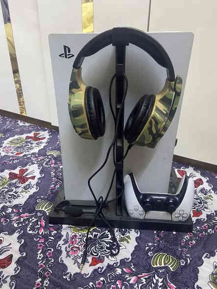 السلام عليكم بلي ٥ ريجن الامريكي
علبته موجوده جوستك واحد بس الكير اليمنه يتحرك 

قاعده تبريد وشحن لليده وقاعده للسماعه يعني كامل

الجهاز مفتوح سعر 600 الف مكاني بغداد جديده 

رقمي ‭٠٧٧٤ ٢٤٢ ٠٣٩٤‬
