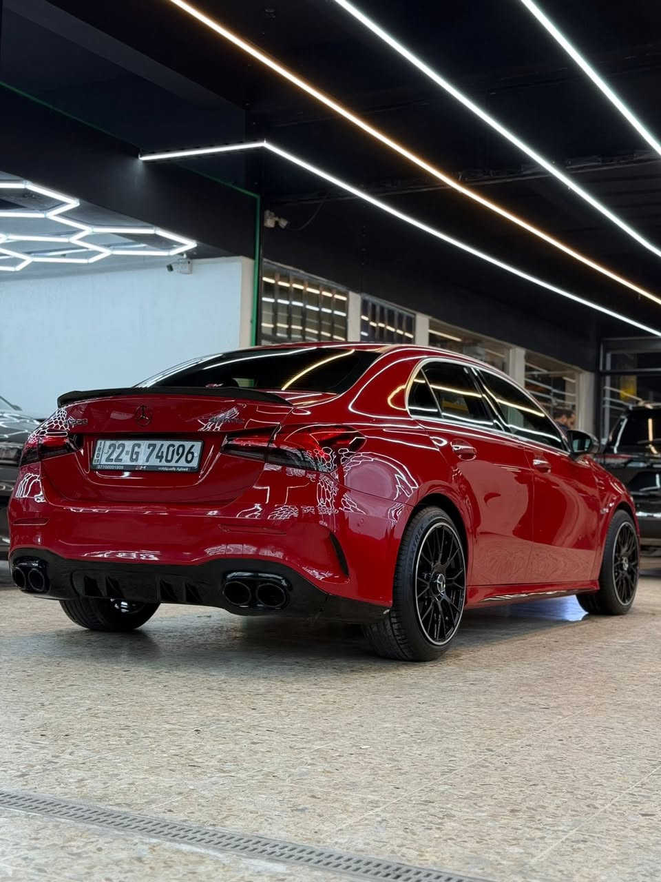 -   بدون ايرباك
-مديل 2020 
-كت (Amg)
-بانوراما 
-شاشه دجتل. 
-رادار. امامي+ جانبي. 
-اناره داخليه ٦٤ لون 
-سستم صوت 
شحن وايرلس 
ويل كاب AMG 
سياره جديد جدا بدون ايرباك.. حادث (جاملغ مبدل نفس الون +نصف الباب صبغ )
 مكان السياره :بغداد / العرصات

‭٠٧٨١ ٨١٠ ٧٧٧٧‬

سعر :240 ورقه $
