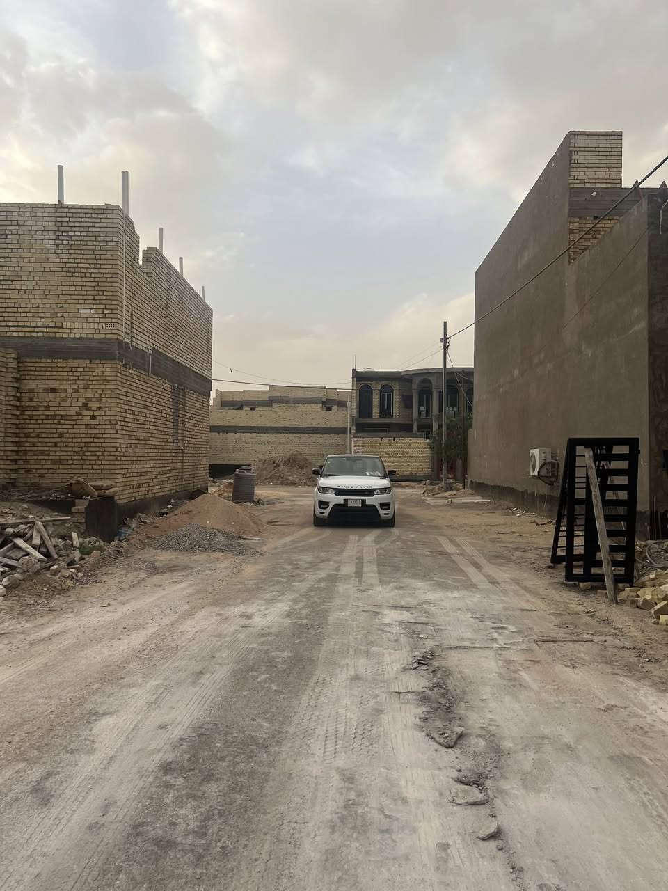 🏡 عقارات الأسد 🏡

#للبيع
مشتمل طابقين طابو ملك صرف

📐 المساحة: 100 متر
📏 الواجهة: 5 متر
📏 النزال: 20 متر

🔹 يتكون الدار من:
استقبال + صالة + غرفتي نوم + مطبخ + صحيات

🔹 حالة البناء:
المشتمل قيد الإنشاء (بناء درجة أولى)
يحتاج فقط إلى: (بورك + درج + أبواب)
⏳ يكتمل خلال 7 أيام ويتم تسليم المفتاح للمشتري

✨ فرصة سكن مميزة
بسبب الموقع الممتاز وجودة البناء

🏠 الخدمات:
تتوفر جميع الخدمات السكنية

📍 الموقع:
بابل – قضاء المحاويل / حصن جعفر – منطقة الضباط

📷 باقي التفاصيل موضحة في الفيديو والصور

📞 للاستفسار أو معرفة السعر:
يرجى الاتصال أو المراسلة على الأرقام التالية:
***********
***********
📲 أبو أسد

📍 زورونا في:
مكتب عقارات الأسد – قضاء المحاويل، حي 17، قرب مقهى الصياد

🌿🌿🌿🌿🌿🌿🌿🌿🌿🌿🌿🌿🌿
